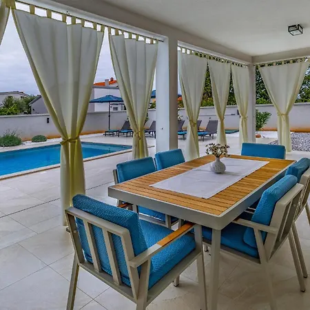 Awesome In With Kitchen Holiday home *