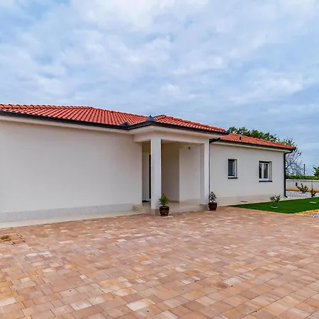 Awesome In With Kitchen Holiday home