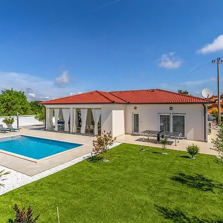 Casa vacanze Awesome In With Kitchen